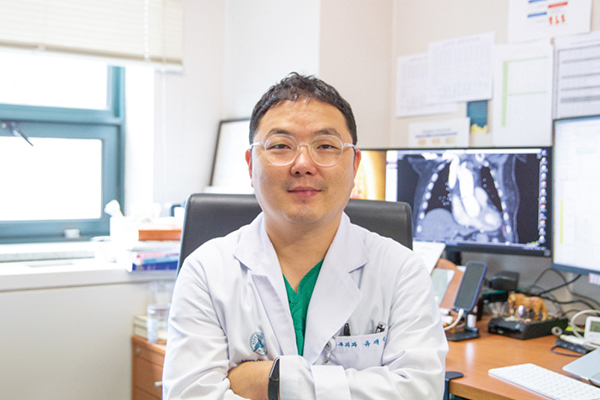 Professor Jae Suk Yoo, Department of Thoracic and Cardiovascular Surgery 
