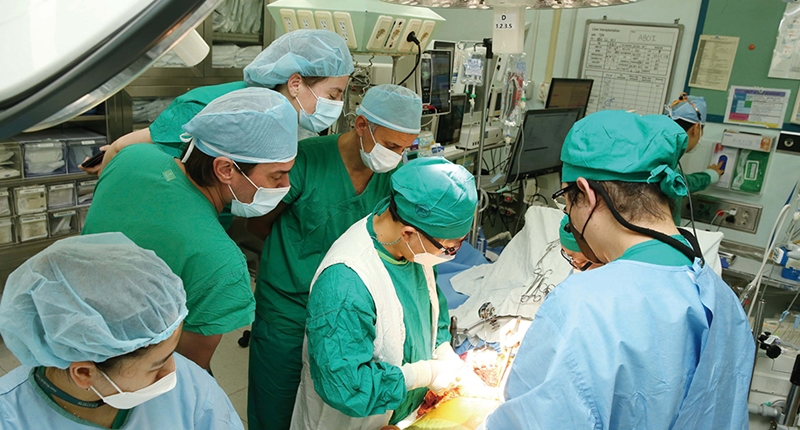 Argentine medical team visits for liver transplantation physician training
