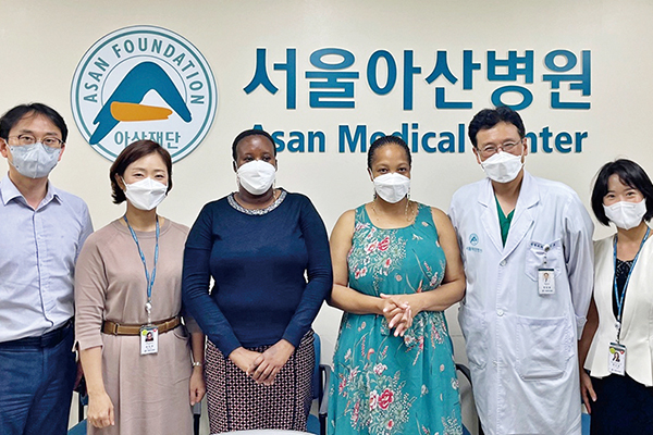 Guests from Manzana Royal Hospital in Eswatini and Hebron Medical Center in Cambodia visit AMC