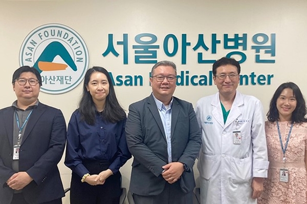 The delegation from Hoan My Medical Corporation visits AMC