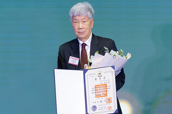 Professor Sung-Gyu Lee, World-Renown Expert in the Field of Liver Transplantation, Awarded the Order of Civil Merit