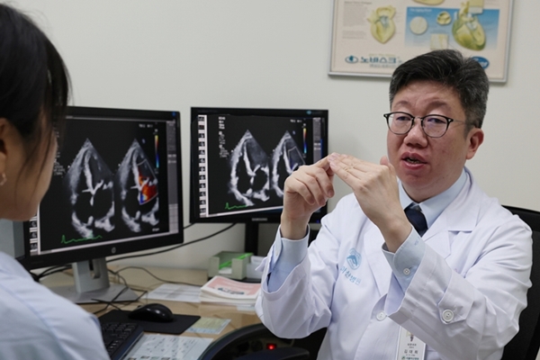 Timing of Surgery for Severe Mitral Regurgitation Varies by Gender