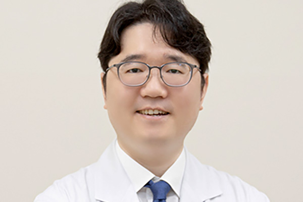 AMC Professor Sung Wook Hwang Wins the Best Poster Presentation Award