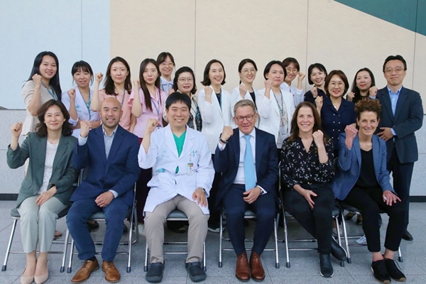 Executive Leadership from Roche Visit AMC