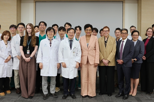 Editorial Board of JAMA Visits AMC