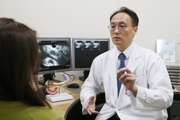 Intra-Abdominal Lymphoma Accurately Diagnosed Without Surgery Using Endoscopic Ultrasound Tissue Biopsy