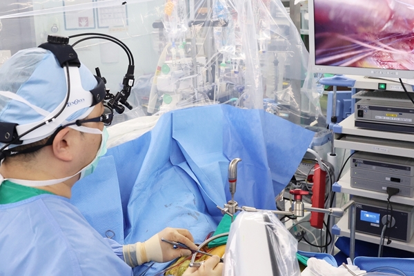 Asan Medical Center Performs Bloodless Complex Cardiac Surgery Using 3D Full Endoscopy
