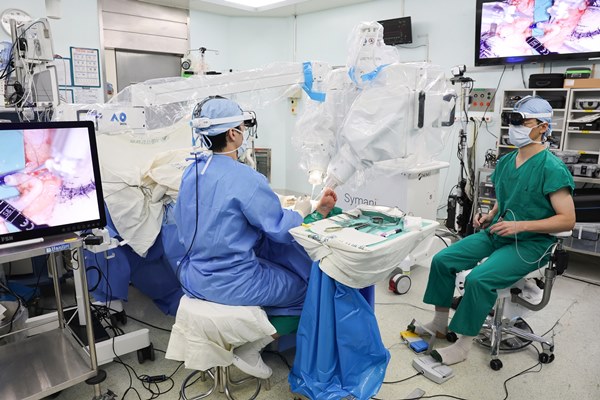 Asan Medical Center Successfully Performs Submillimeter Vascular Anastomosis Using a Supermicrosurgical Robot