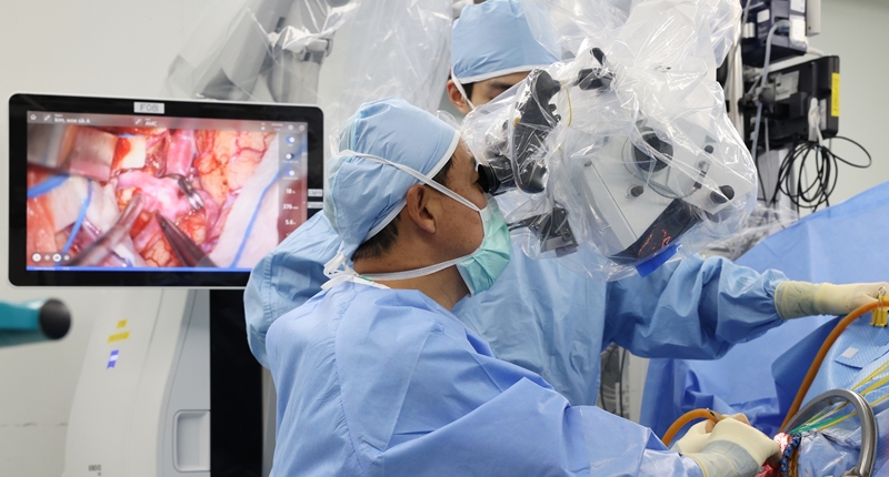 AMC Achieves 20,000 Cerebral Aneurysm Treatments