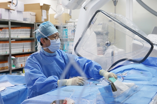 Asan Medical Center Performs Korea's First Procedure Using New Brain Aneurysm Device Artisse
