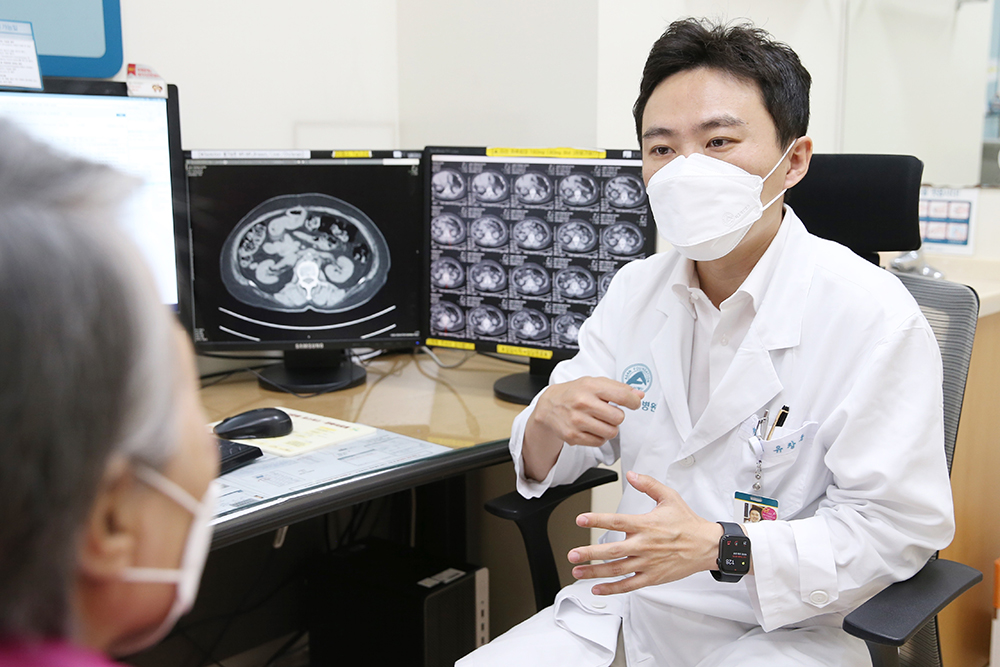 Professor Changhoon Yoo of the Division of Oncology at Asan Medical Center