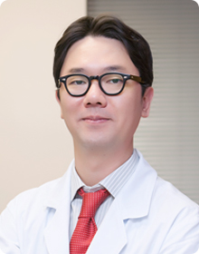 Professor Tae-Seok Oh of the Plastic Surgery Department at Asan Medical Center 